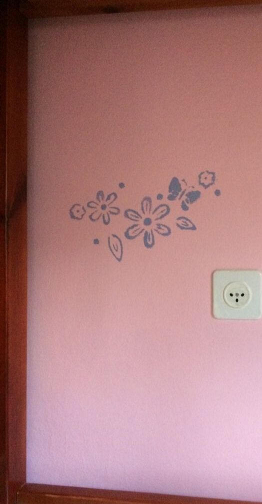 Painted wall decor for girl's room in Neve Yaakov, Jerusalem