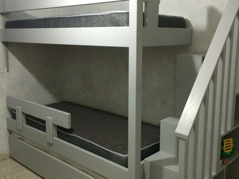 Bunkbed, 3 beds, with stairs and cubbies